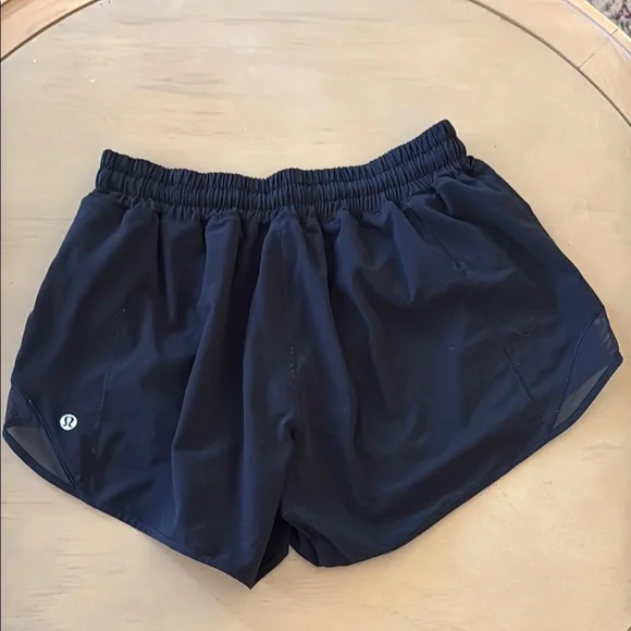 lululemon 4” Hotty Hot Shorts - Size 6 Tall - Picture 3 of 3